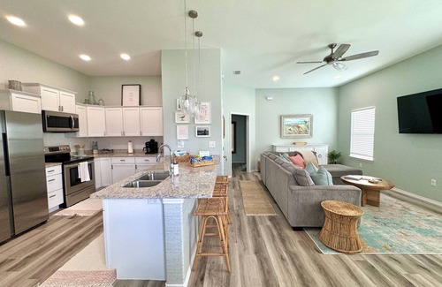 Rockport Cottage | Poolside Paradise w/King Suite - Beach and Boat Ramps Just a Few Minutes Away