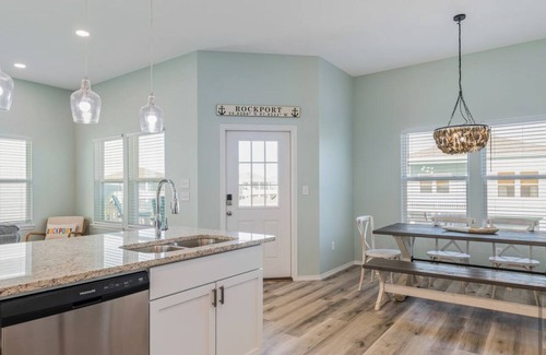Rockport Cottage | Poolside Paradise w/King Suite - Beach and Boat Ramps Just a Few Minutes Away