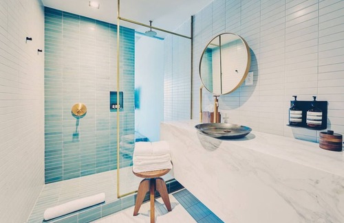 Bouldin Hotel | Poolside Suite Steps from Austin’s South Congress