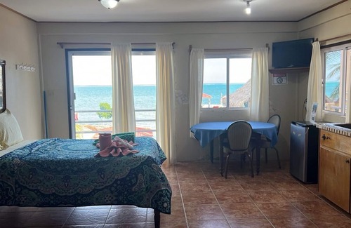Caye Caulker Condo | Popeye's Beach Resort (Caye Caulker Island) Top Floor Condo Beach Unit 19