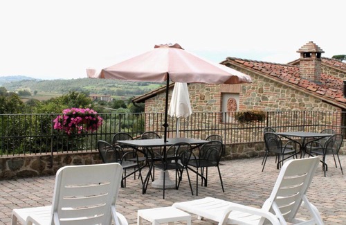 Popoltaio-Schiacciato Apartment | Popoltaio-Schiacciato Villa Sleeps 4 Pool Air Con