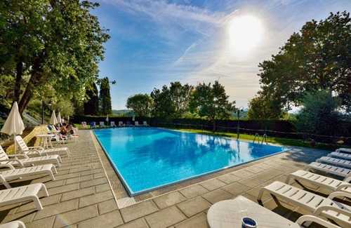 Popoltaio-Schiacciato Apartment | Popoltaio-Schiacciato Villa Sleeps 4 Pool Air Con