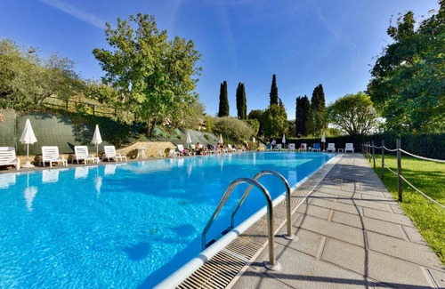 Popoltaio-Schiacciato Apartment | Popoltaio-Schiacciato Villa Sleeps 8 Pool Air Con