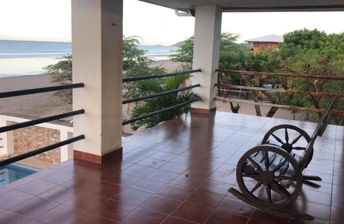 Popoyo House | POPOYO BEACHFRONT 2PERS. ROOM - OCEANVIEW AND SURF