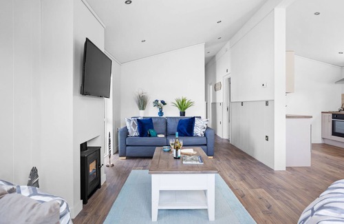 Lifton House | Poppy, 5 Roadford Lakes Lodges - a lodge that sleeps 4 guests in 2 bedrooms