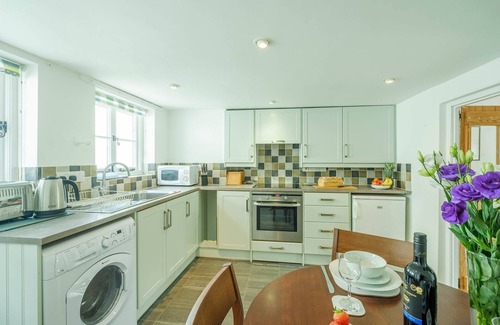 Aldeburgh Cottage | Poppy Cottage - sleeps 2 guests in 1 bedroom