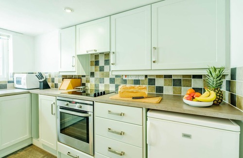 Aldeburgh Cottage | Poppy Cottage - sleeps 2 guests in 1 bedroom