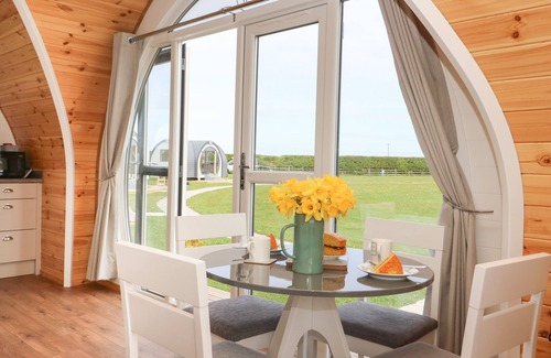 Hornsea Cottage | POPPY, pet friendly, with a garden in Hornsea
