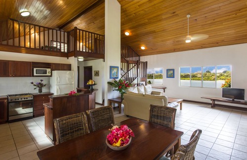 Port Vila Hotel | Poppys On The Lagoon