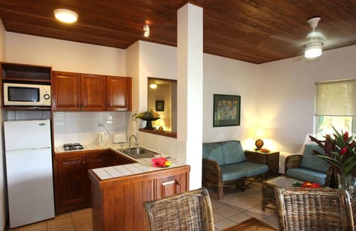 Port Vila Hotel | Poppys On The Lagoon