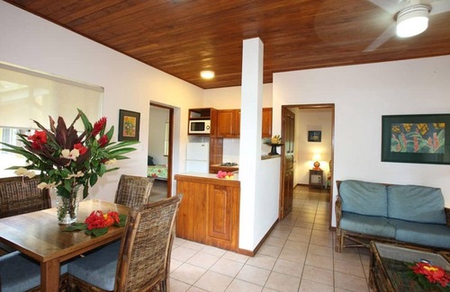 Port Vila Hotel | Poppys On The Lagoon