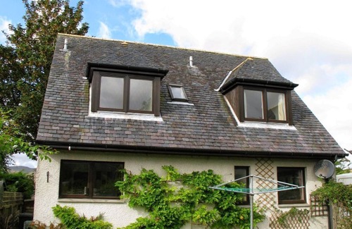 Ullapool Cottage | Popular Comfortable Well Equipped Cottage in Peaceful Ullapool Street w Parking