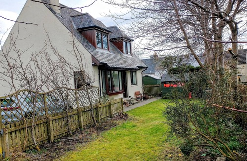 Ullapool Cottage | Popular Comfortable Well Equipped Cottage in Peaceful Ullapool Street w Parking