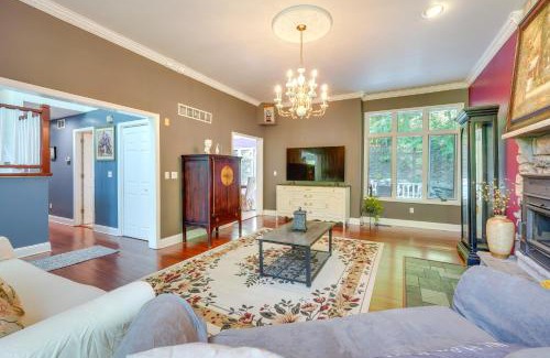 East Stroudsburg House | Porch and Fire Pit Shawnee on Delaware Home!