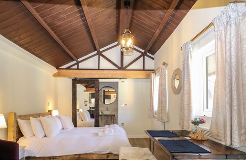 Aldermaston Wharf Apartment | PORRICK - NO. 2, pet friendly, with a garden in Goring-On-Thames