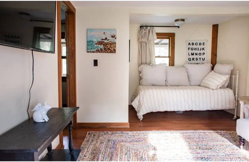 Port Clyde Cottage | Port Clyde! Walk to lighthouse, village, and beach