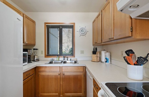 Port Ludlow Condo | Port Ludlow Resort condo with scenic views, pools, tennis, & covered patio