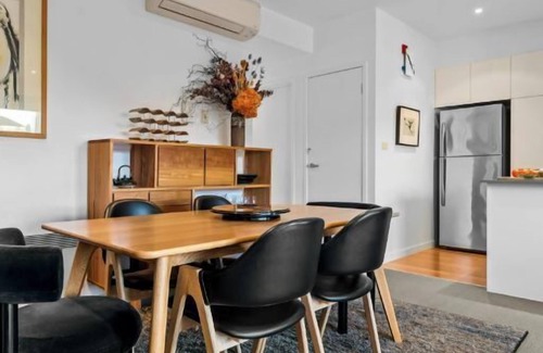 Port Melbourne Apartment | Port Melb. Penthouse Resort. 2BR. 2Pools/Spa/Gym