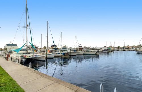 Naples Hotel | Port of the Islands A101