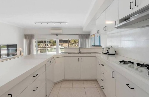 Halls Head House | Port Sails Escape -Water front Townhouse
