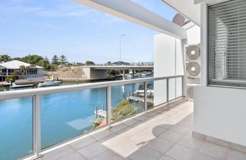 Halls Head House | Port Sails Escape -Water front Townhouse