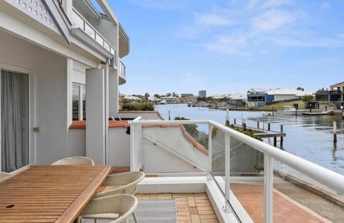 Halls Head House | Port Sails Escape -Water front Townhouse