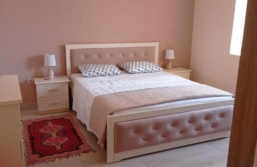 Kodrra Apartment | Port Side - 2BR Apartment - Center Location