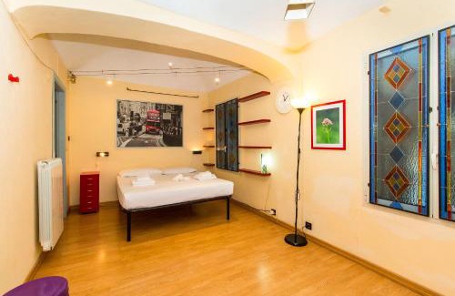 Historic Centre Apartment | Porta Nuova Central Flat with Balcony