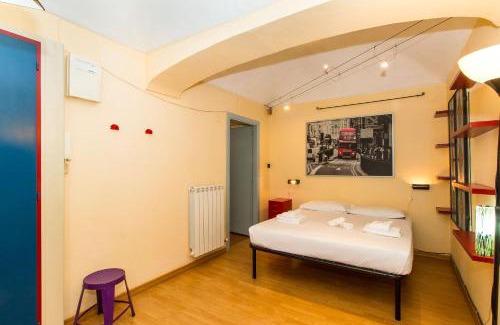 Historic Centre Apartment | Porta Nuova Central Flat with Balcony
