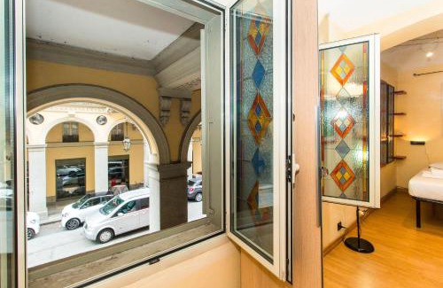 Historic Centre Apartment | Porta Nuova Central Flat with Balcony