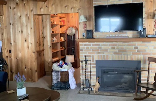 East Jordan Cottage | Porter Estates Big Cabin is a private lake front cottage.