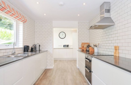 Rock Cottage | PORTHILLY BROOK, pet friendly, with open fire in Rock