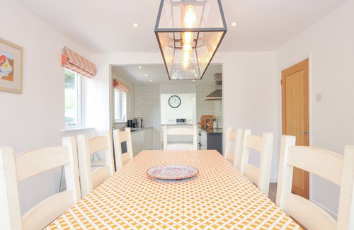 Rock Cottage | PORTHILLY BROOK, pet friendly, with open fire in Rock