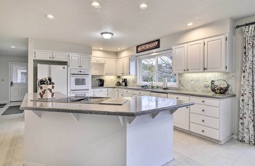 Boring House | Portland Area Home, 32 Mi to Mt Hood!