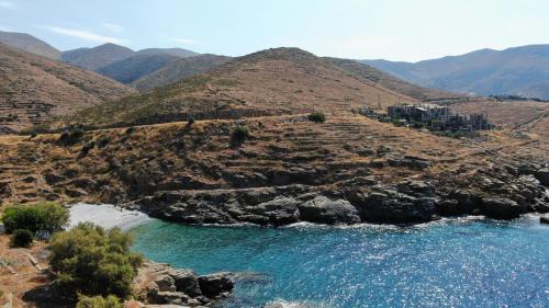 Omales Hotel | Porto Mani Suites