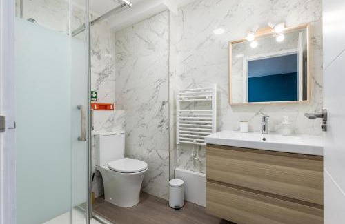 Vilarinha Apartment | Porto Serenity - Central Apartment with a Balcony