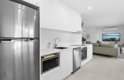 Noosa Heads Apartment | Portofino 8 - BEACHFRONT COMPLEX STUNNINGLY RENOVATED PENTHOUSE