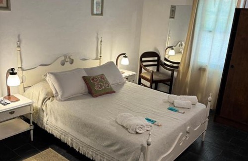 Partido de General Alvarado Hotel | Posada Las Camelias