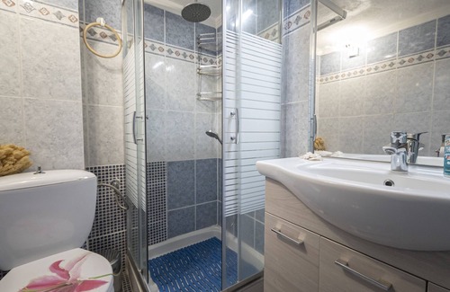 Siviri Apartment | Poseidon Seafront Apartment by RentalsPro