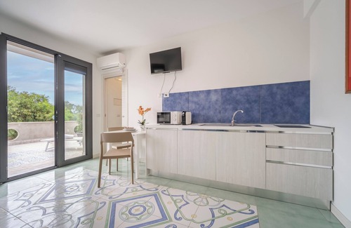 Fondachello Resort | Poseidon studio apartment with sea view and pool access