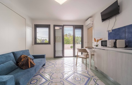 Fondachello Resort | Poseidon studio apartment with sea view and pool access