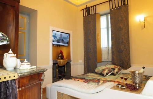 Chalcis House | Poseidon Suite - Medousia Spa Luxury Escape
