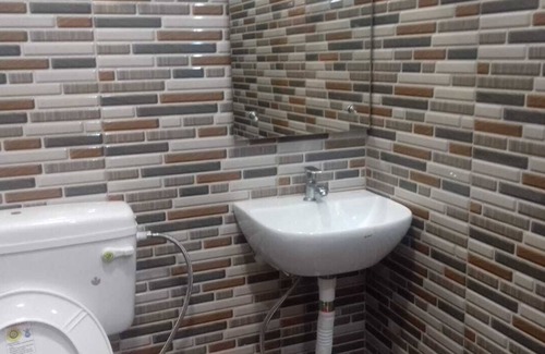 Lajpat Nagar Apartment | Posh south delhi foreigners area, cream location and very safe for females