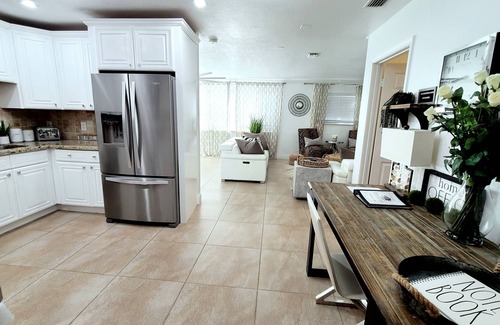 Palm Beach Gardens House | POSHPADZ Hot Tub, HUGE Private Tropical Pool, Sleeps 6, BBQ Minutes to Beach