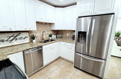 Palm Beach Gardens House | POSHPADZ Hot Tub, HUGE Private Tropical Pool, Sleeps 6, BBQ Minutes to Beach