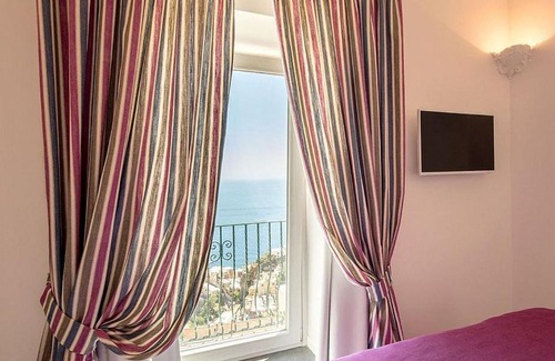 Chiesa Nuova Villa | Positano Villa Sleeps 8 Pool WiFi