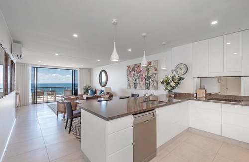 Sunrise Beach Apartment | Postcard on Sunrise - Beach Holidays Noosa