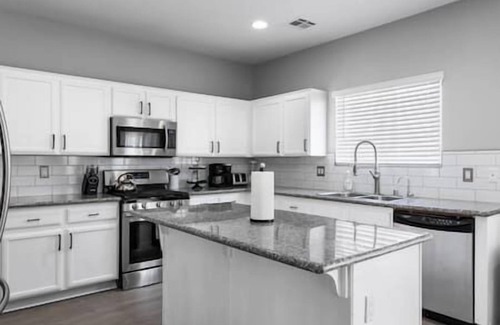 North Las Vegas House | Postmodern 2100sqft 4BR with Pool Table and Arcade
