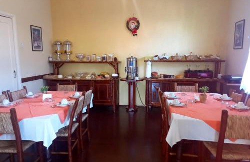 Batatuba Hotel | Pousada Casa Amarela