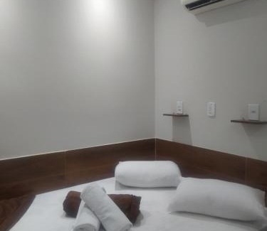Aparecida House | Pousada Quarto Casal com ar,frigobar, garagem